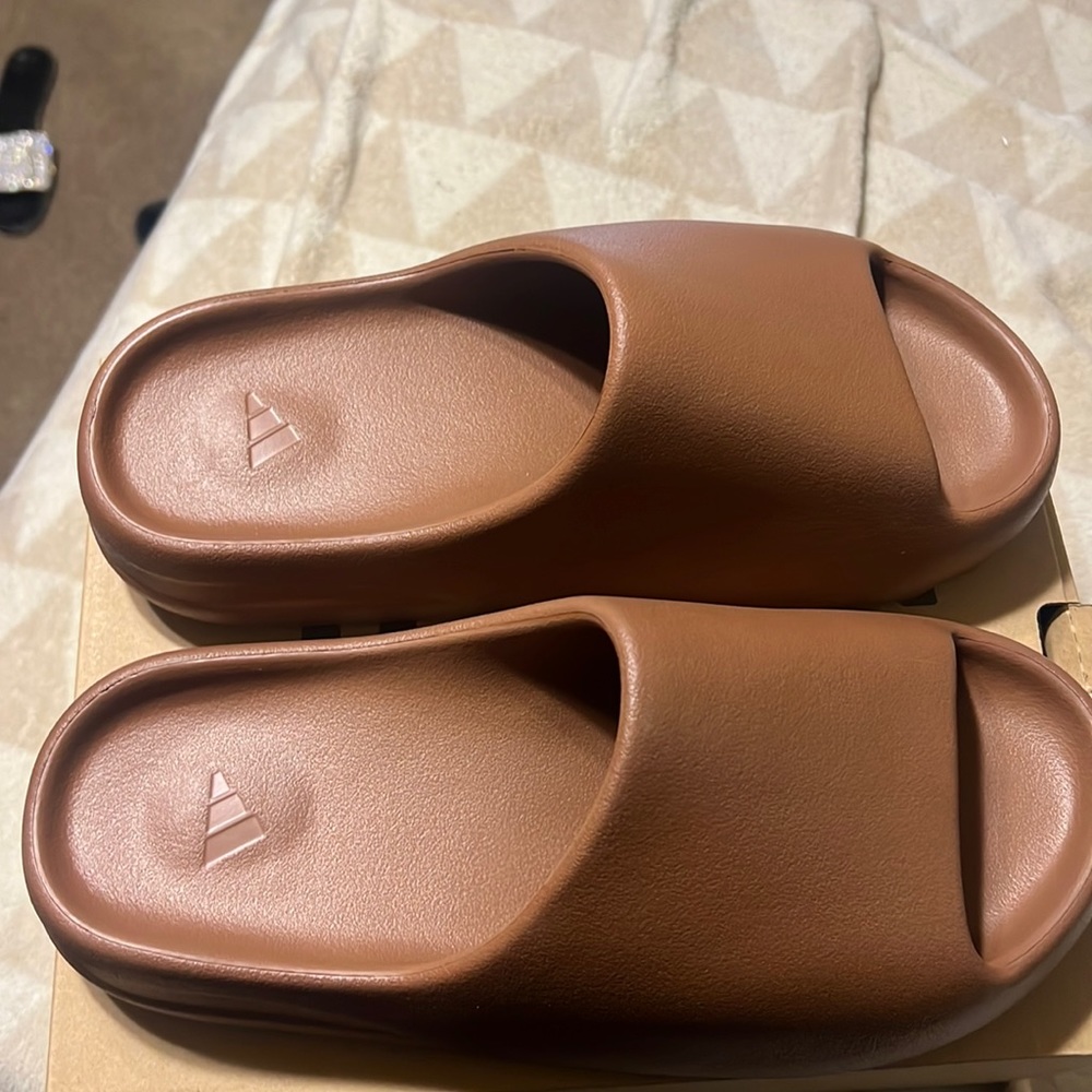 YEEZY Slides